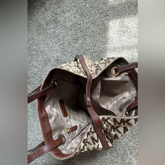 Michael Kors cloth hobo style bag. - Picture 6 of 7